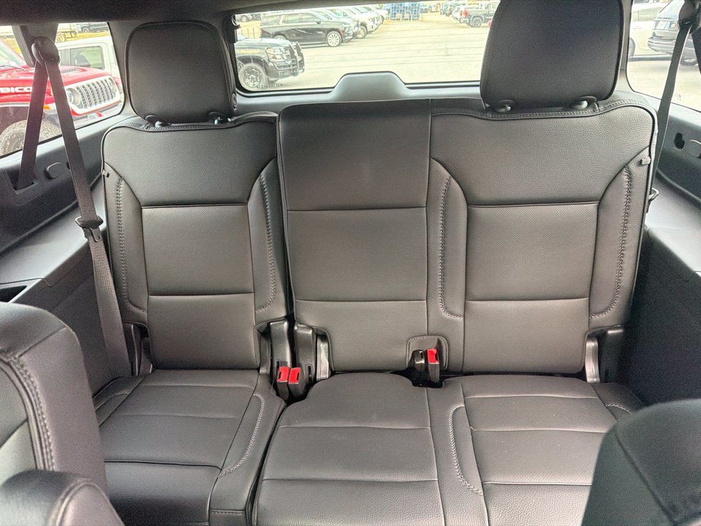 Used 2023 GMC Yukon XL Denali w/ Max Trailering Package AWD/4WD image 4