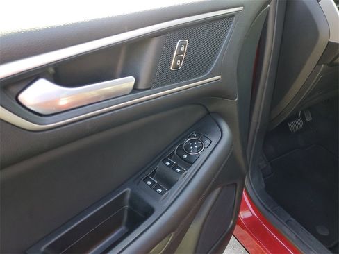 Used 2024 Ford Edge SEL image 12