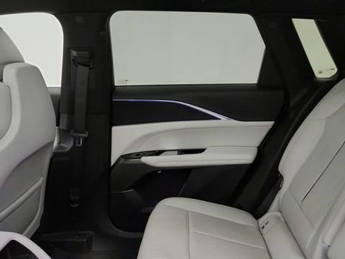 Used 2024 Cadillac Lyriq Sport RWD image 44