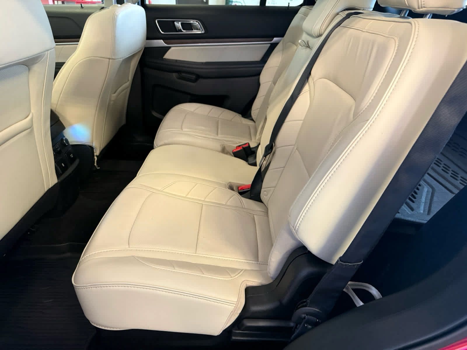 Used 2019 Ford Explorer Limited w/ Limited Luxury Package AWD/4WD image 5