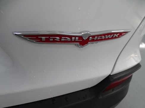 Used 2023 Jeep Cherokee Trailhawk w/ Premium Leather Package AWD/4WD image 27