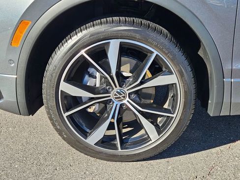 Used 2024 Volkswagen Tiguan SEL R-Line image 9