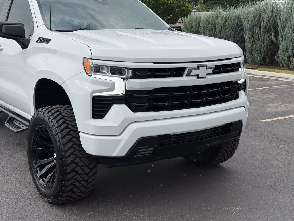 Used 2023 Chevrolet Silverado 1500 RST w/ Z71 Off-Road Package AWD/4WD image 3
