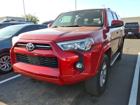 Used 2021 Toyota 4Runner SR5 AWD/4WD image 2