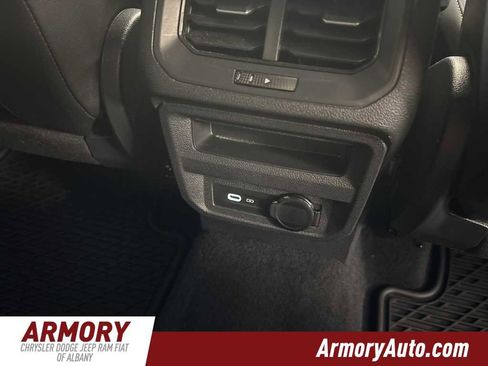 Used 2022 Volkswagen Tiguan SE image 35