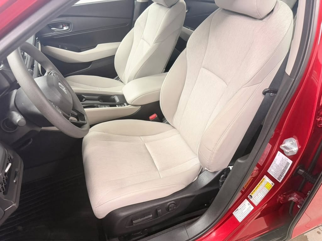 Certified 2025 Honda Accord SE image 32
