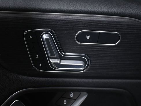 New 2026 Mercedes-Benz GLB 250 4MATIC image 29