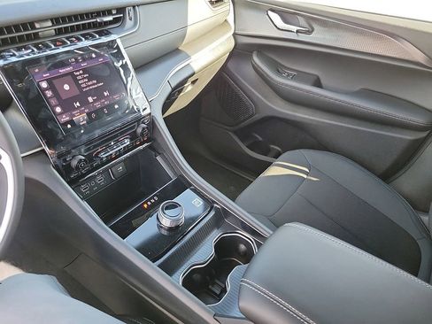 New 2025 Jeep Grand Cherokee Laredo X image 12