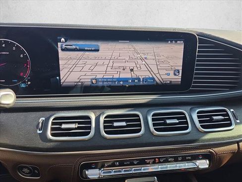 Used 2024 Mercedes-Benz GLS 580 4MATIC image 12