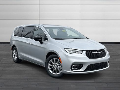 New 2026 Chrysler Pacifica Limited FWD image 1
