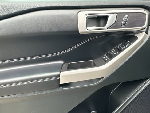 Certified 2023 Ford Explorer XLT image 12