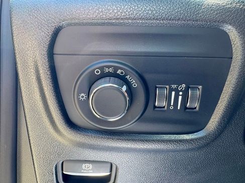 Used 2025 Jeep Grand Cherokee Laredo X AWD/4WD image 17