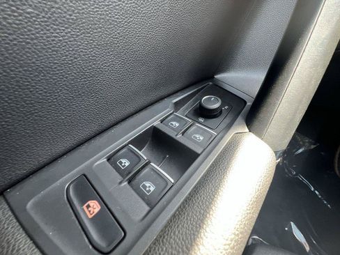 Used 2019 Volkswagen Tiguan SEL AWD/4WD image 13