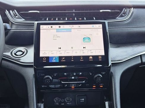 Used 2024 Jeep Grand Cherokee L Limited w/ Luxury Tech Group II image 22