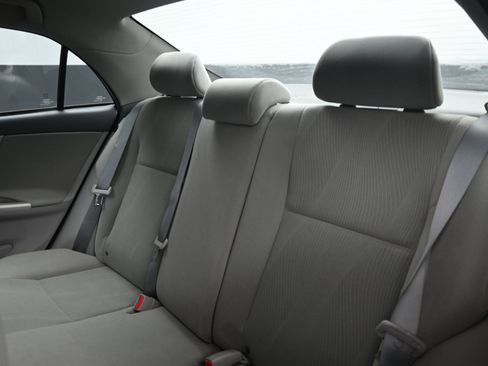 Used 2012 Toyota Corolla LE image 17