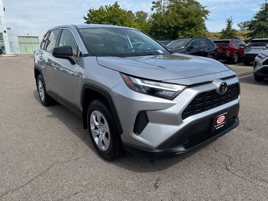 Used 2024 Toyota RAV4 LE AWD/4WD image 10