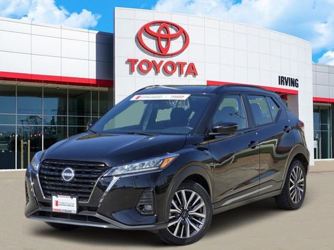 Used 2024 Nissan Kicks SR image 1