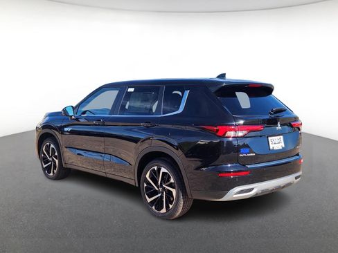 New 2025 Mitsubishi Outlander SE image 4