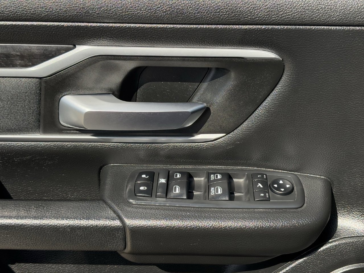 Used 2021 RAM 1500 2WD Crew Cab image 25