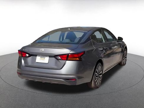 Used 2025 Nissan Altima 2.5 SV image 14