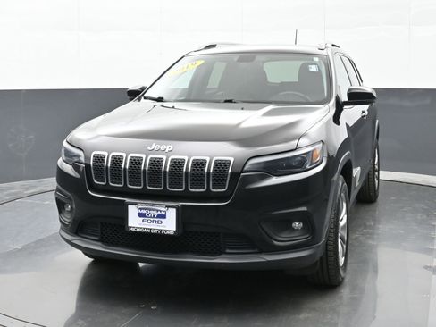Used 2019 Jeep Cherokee Latitude Plus w/ Cold Weather Group AWD/4WD image 7