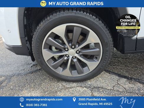 Used 2021 Jeep Cherokee Limited w/ Elite Package AWD/4WD image 29