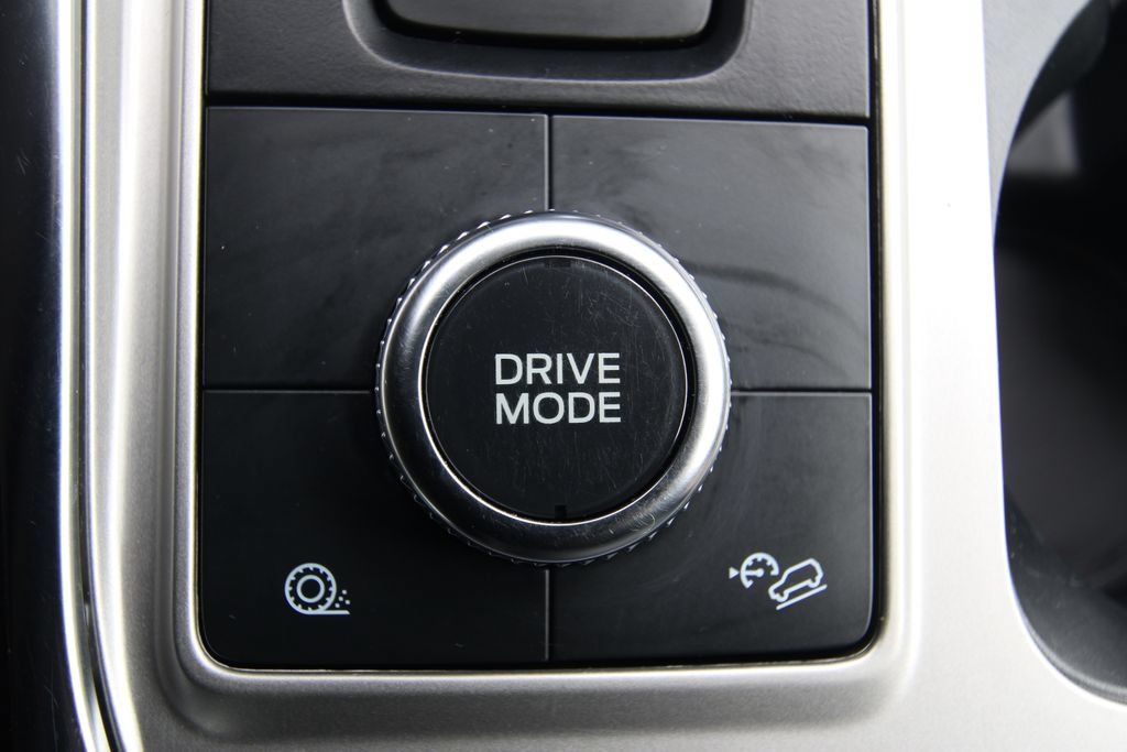 Used 2022 Ford Explorer XLT w/ Equipment Group 202A AWD/4WD image 26