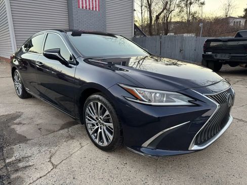 Used 2019 Lexus ES 300h w/ Premium Package image 3