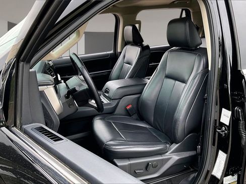 Used 2024 Ford Expedition XLT RWD image 27
