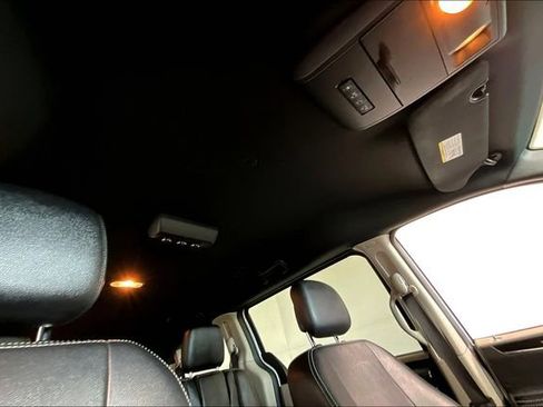 Used 2019 Dodge Grand Caravan SXT image 22