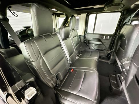 Used 2020 Jeep Wrangler Unlimited Sahara image 34