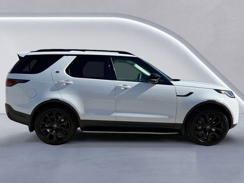 New 2026 Land Rover Discovery S image 3