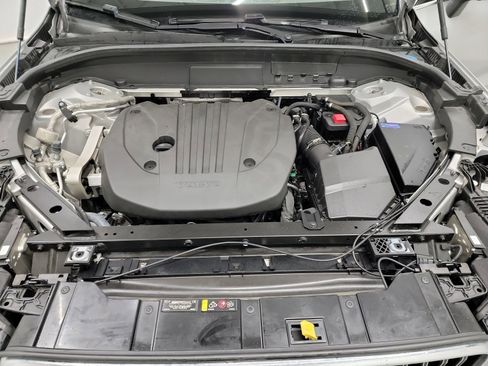 Used 2023 Volvo XC60 B5 Plus image 25
