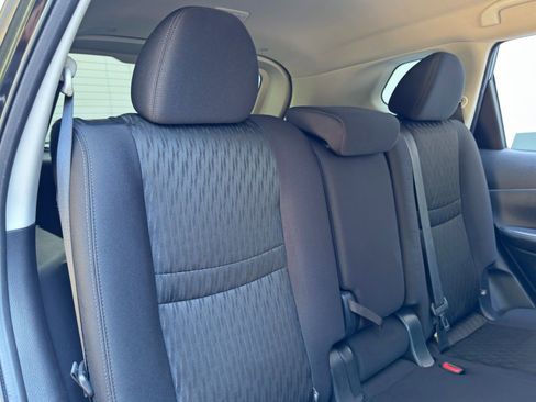 Used 2018 Nissan Rogue SV FWD image 32