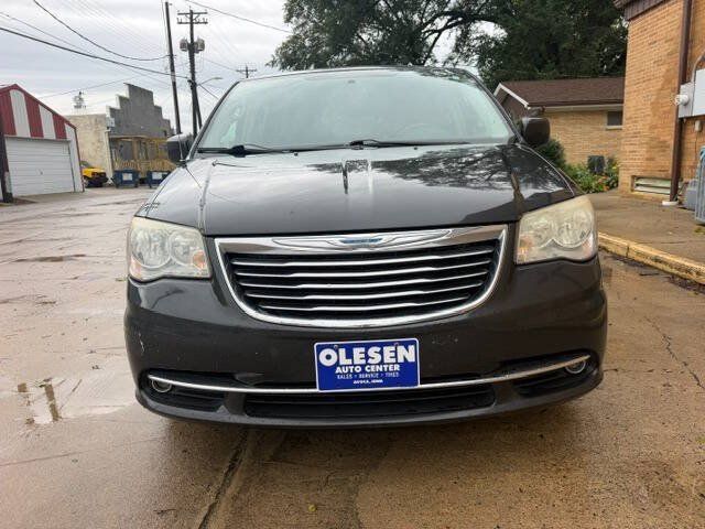 Used 2012 Chrysler Town & Country Touring w/ Entertainment Group #1 FWD image 7