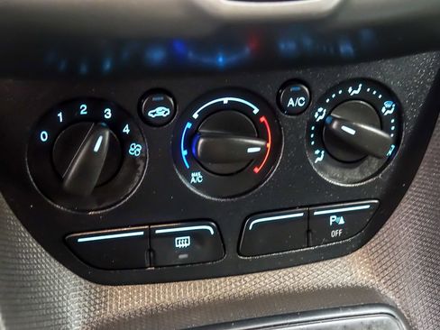 Used 2018 Ford Transit Connect XL image 16