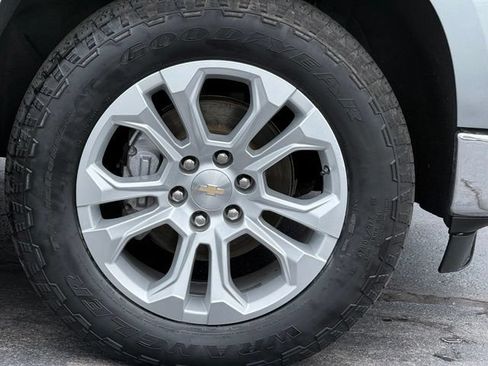Used 2023 Chevrolet Silverado 1500 LTZ w/ Technology Package AWD/4WD image 9