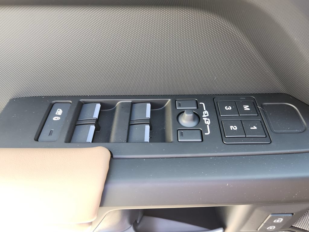 New 2026 Land Rover Defender 110 X-Dynamic SE AWD/4WD image 21