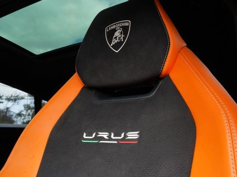Used 2022 Lamborghini Urus AWD/4WD image 22