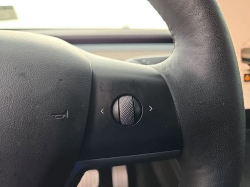 Used 2022 Tesla Model Y Performance AWD/4WD image 22