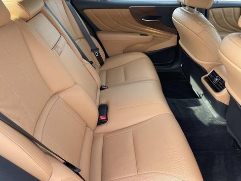 Used 2021 Lexus LS 500 w/ Accessory Package (Z2) image 34