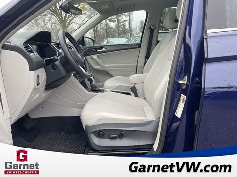 Used 2023 Volkswagen Tiguan SE w/ Panoramic Sunroof Package image 10
