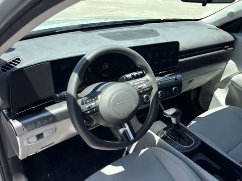 Used 2025 Hyundai Kona SE FWD image 13