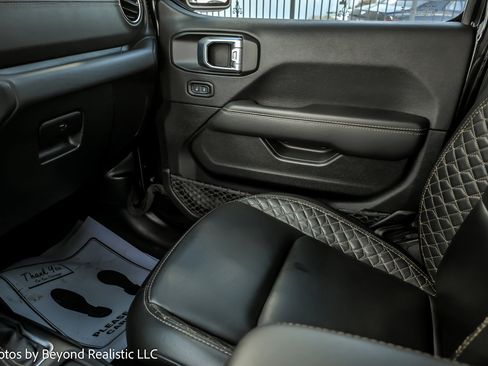 Used 2021 Jeep Gladiator Overland image 37