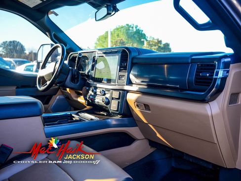 Used 2023 Ford F350 Lariat image 17