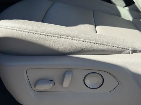 New 2026 GMC Sierra 1500 SLT image 18