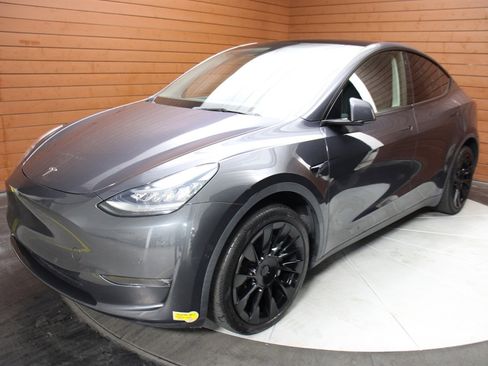 Used 2021 Tesla Model Y Long Range image 27