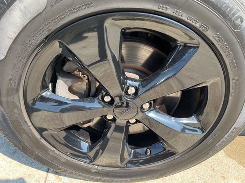 Certified 2019 Jeep Cherokee Latitude Plus AWD/4WD image 9