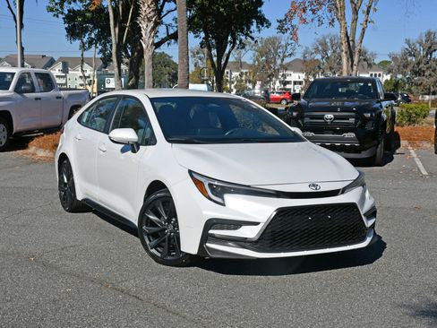 Used 2023 Toyota Corolla SE image 6