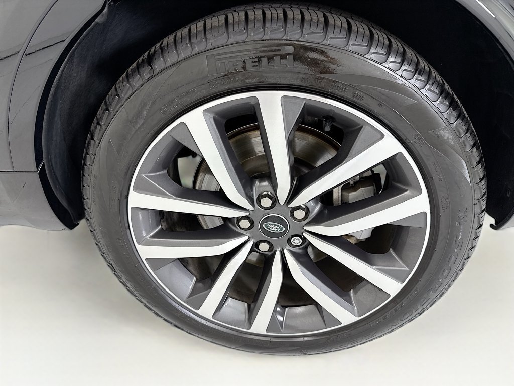 Used 2024 Land Rover Discovery Dynamic SE AWD/4WD image 31